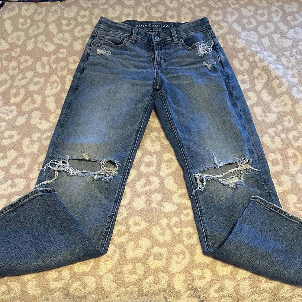 American Eagle Curvy Straight Strech Mid Rise Ripped Blue Jeans